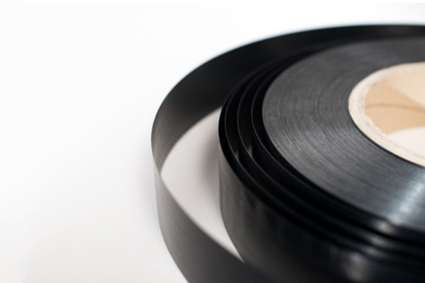 碳纤维预浸料铺层时如何避免应力集中?