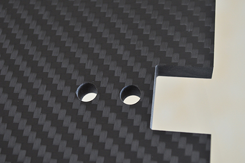 碳纤维板出现裂纹还能用吗?